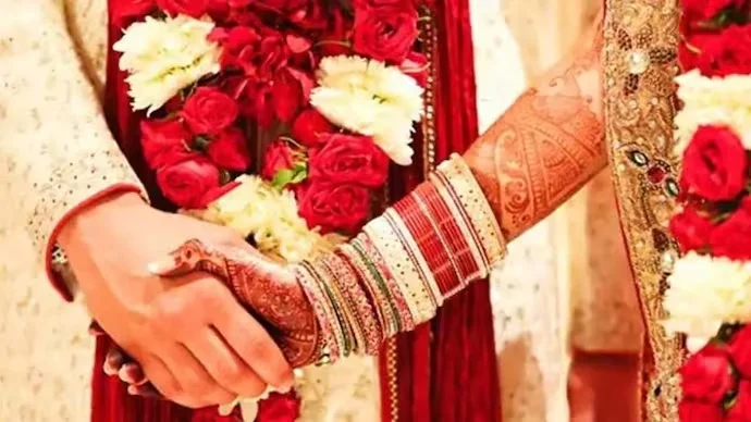 ২৫ বছর বয়সে বিয়ে না হলেই শাস্তি