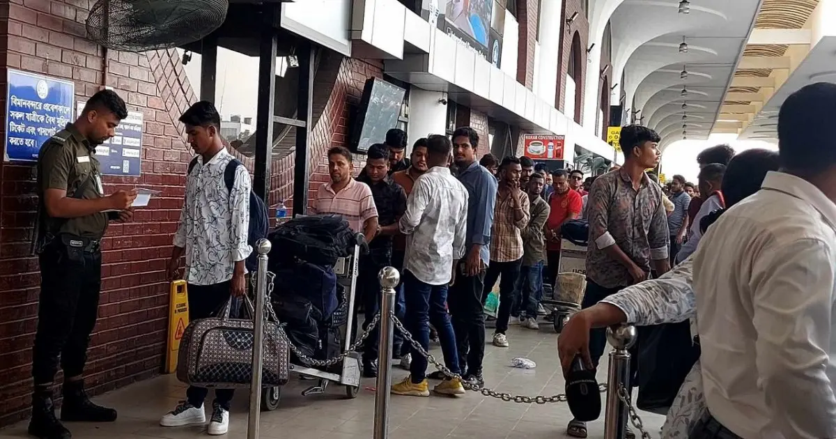 ভিসা পেয়েও যেতে পারলেন না ৩০ হাজার কর্মী