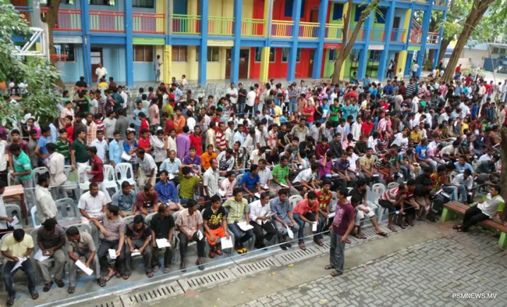 স্থানীয় মুদ্রায় বেতন দিচ্ছে মালদ্বীপ
