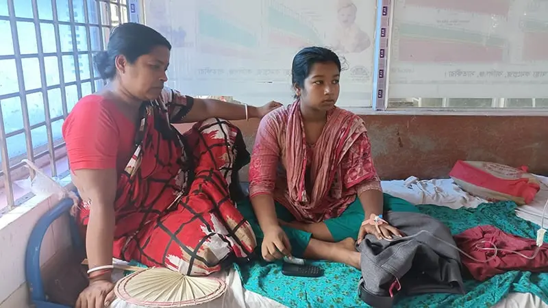 পূজার প্রসাদ খেয়ে শিশুর মৃত্যু, ৭০ জন হাসপাতালে