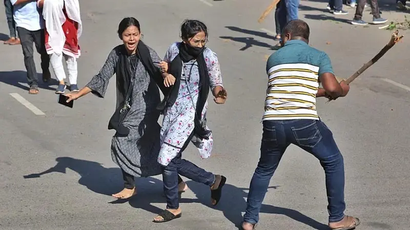 কোটা আন্দোলনকারীদের সঙ্গে ছাত্রলীগের সংঘর্ষ, আহত শতাধিক