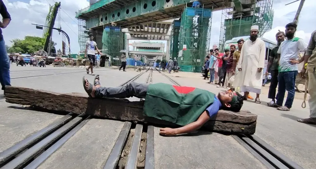 ঢাকা থেকে সারাদেশে ট্রেন চলাচল বন্ধ