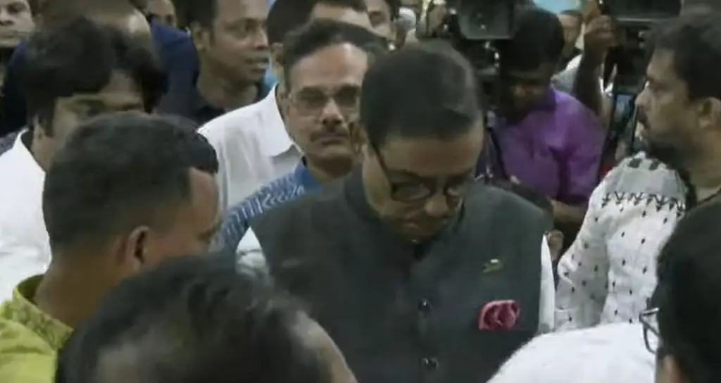 ছাত্রলীগ নেতাদের তোপের মুখে সভাস্থল ছাড়লেন ওবায়দুল কাদের