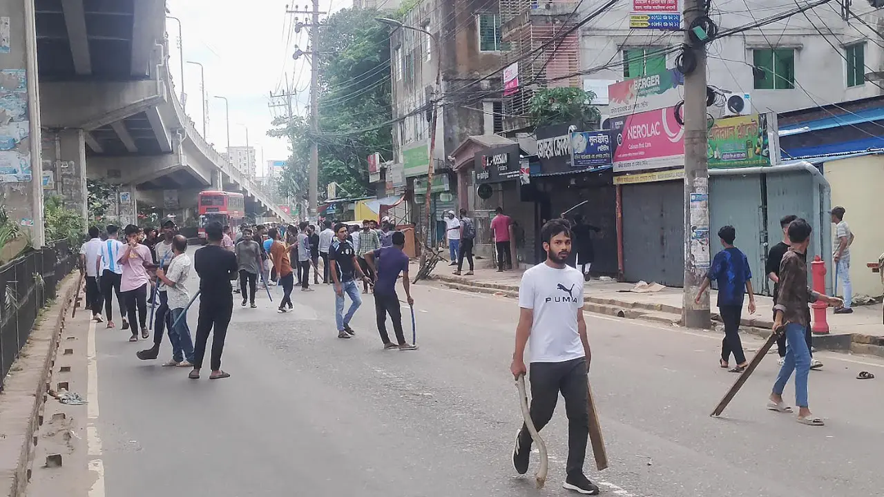 আন্দোলনকারীদের সঙ্গে ছাত্রলীগের সংঘর্ষে নিহত ২