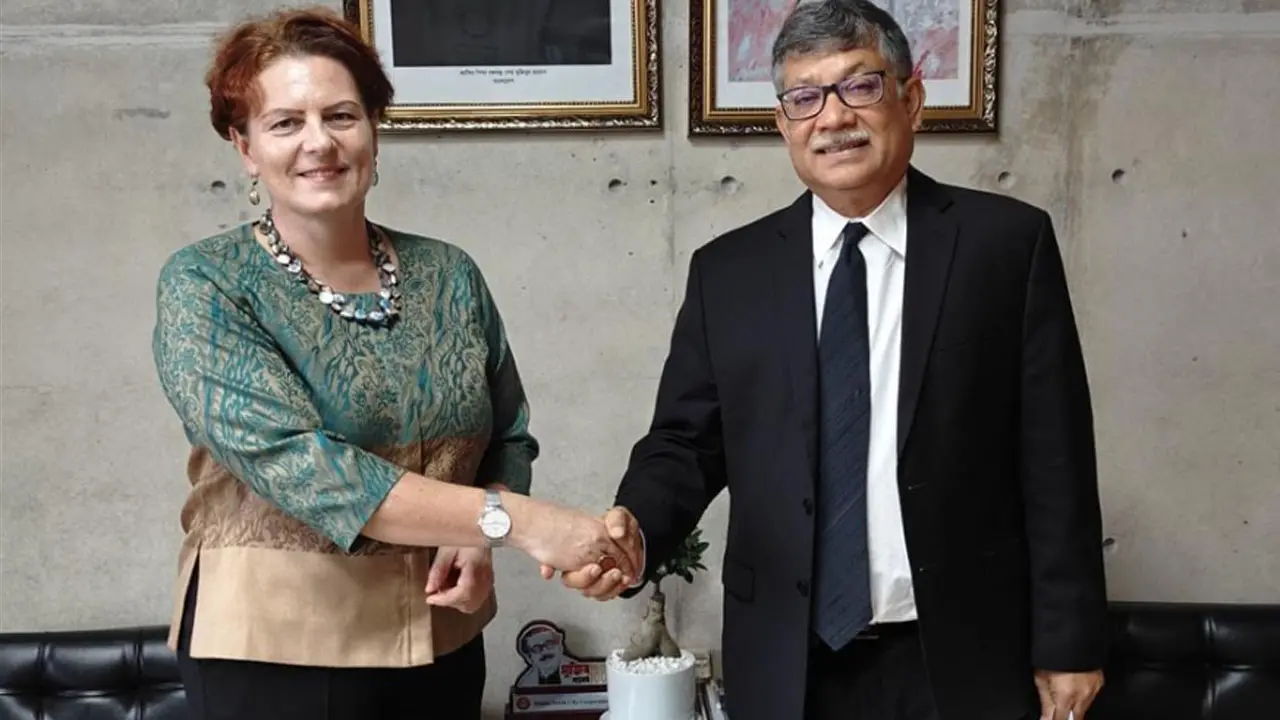 বাংলাদেশি শিক্ষার্থীদের জন্য ভিসা সহজ করার অনুরোধ