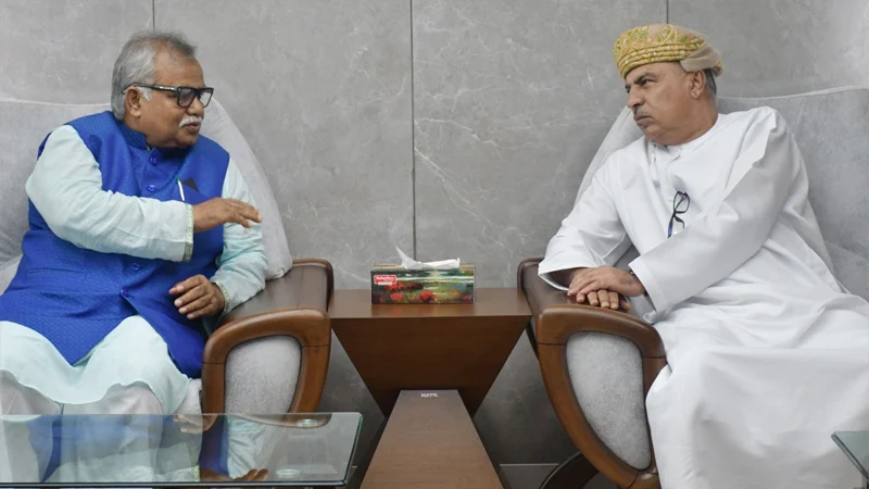 ভিসা নিয়ে ওমানের রাষ্ট্রদূতের সাথে প্রতিমন্ত্রীর বৈঠক