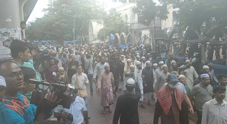 ভুয়া ভুয়া স্লোগানে কওমি শিক্ষার্থীদের মিছিল