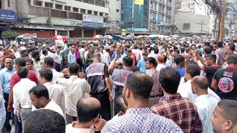 ইসলামী ব্যাংকে গোলাগুলি, ৫ কর্মকর্তা গুলিবিদ্ধ