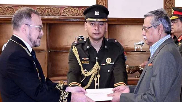 রাশিয়াকে আরও জনশক্তি নেয়ার আহ্বান রাষ্ট্রপতির