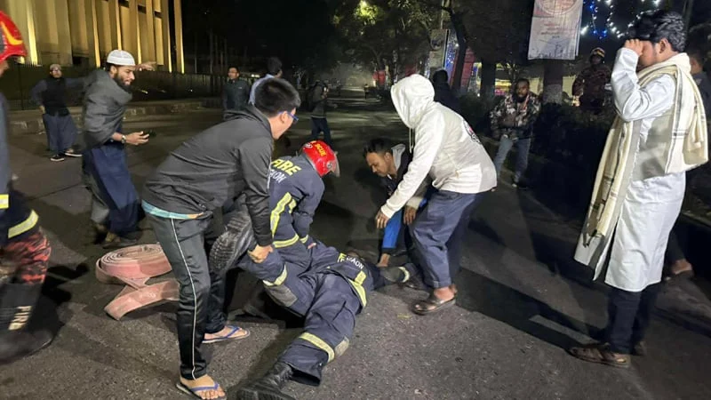 সচিবালয়ের আগুন নিয়ন্ত্রণে, ১ ফায়ার ফাইটারের মৃত্যু