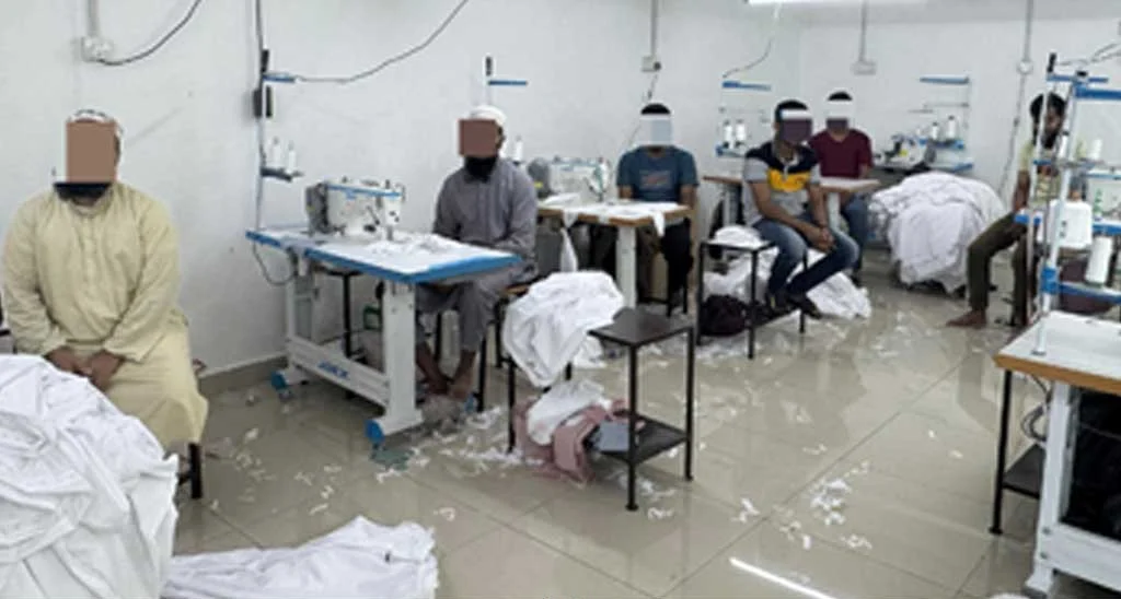 পোশাক কারখানা থেকে আটক ৩৫ বাংলাদেশি
