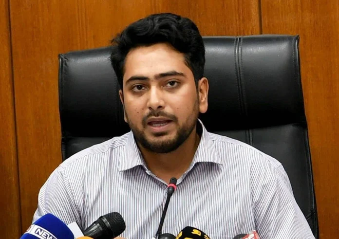 বিএনপি নিরপেক্ষ সরকারের নামে আরেকটি ১/১১ চাইছে: নাহিদ