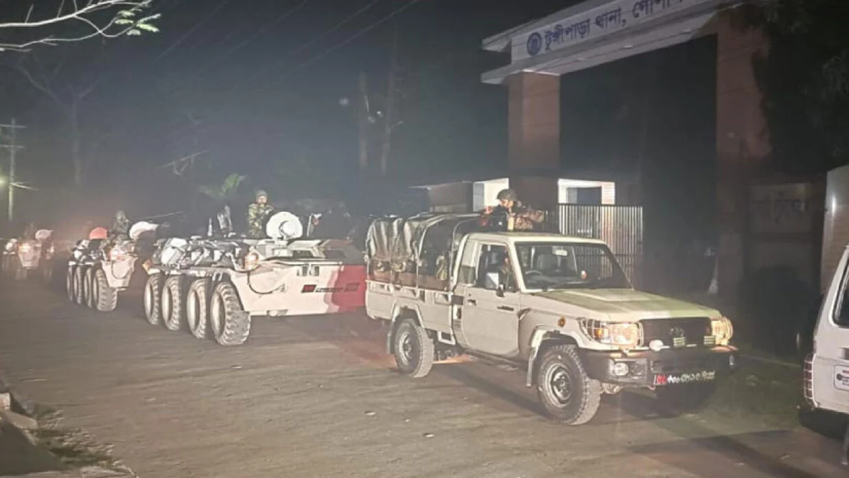 পুলিশের ওপর আওয়ামী লীগের হামলা, সেনাবাহিনীর টহল নিরাপত্তা জোরদার!