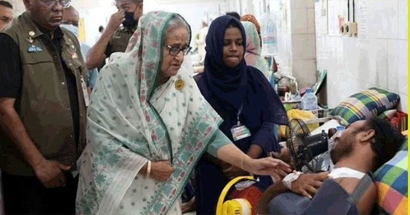 রাজধানীর পঙ্গু হাসপাতালে জুলাই গণ অভ্যুত্থানে আহতদের দেখতে শেখ হাসিনা