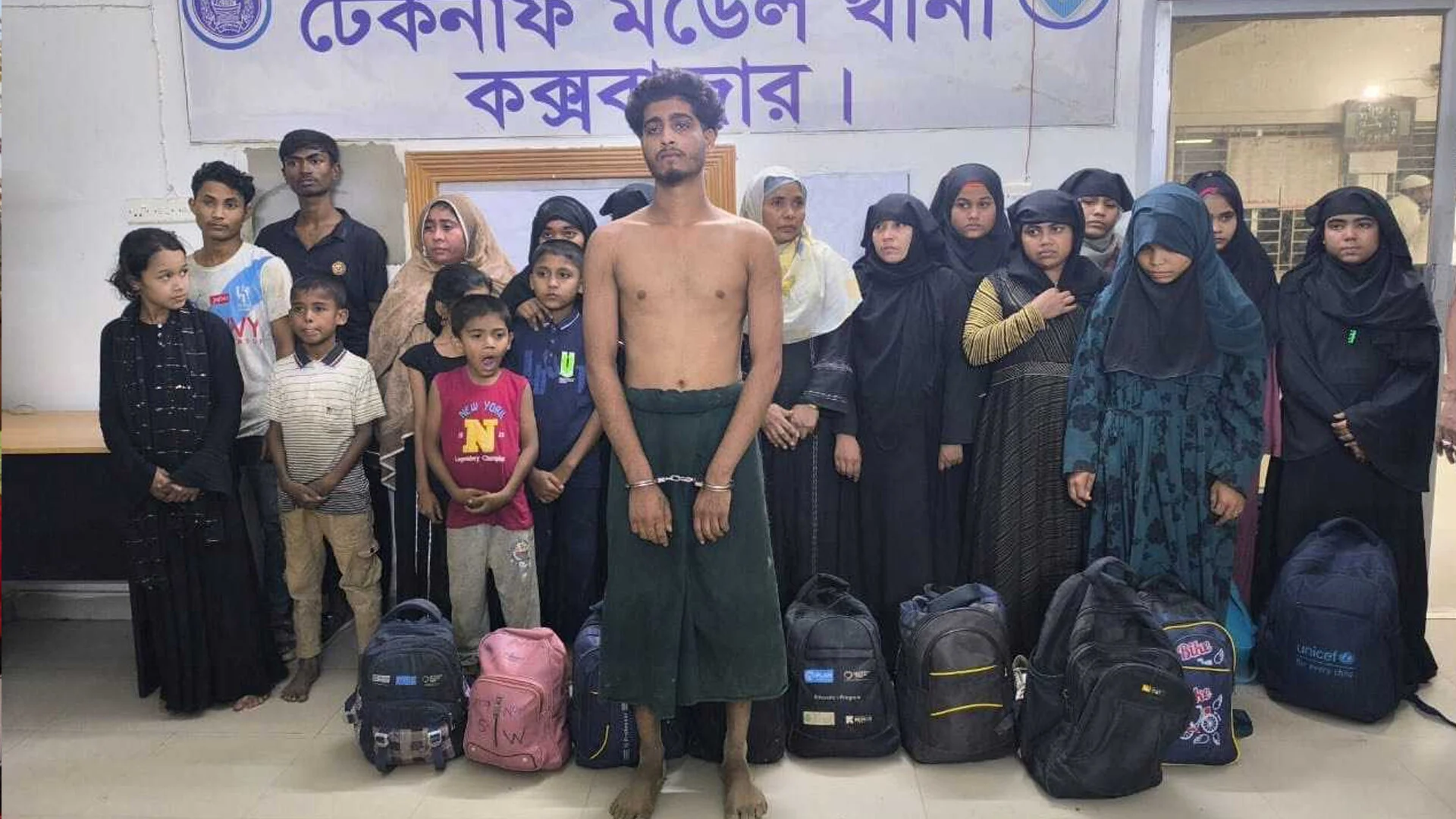 কক্সবাজারে সাগরপথে পাচারকালে নারী ও শিশু উদ্ধার, আটক দালাল