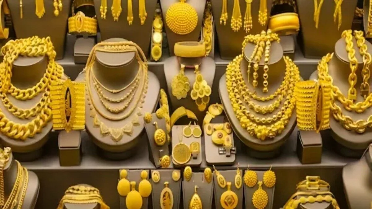 ৩ দফা কমার পর, হঠাৎ বেড়ে গেল স্বর্ণের দাম