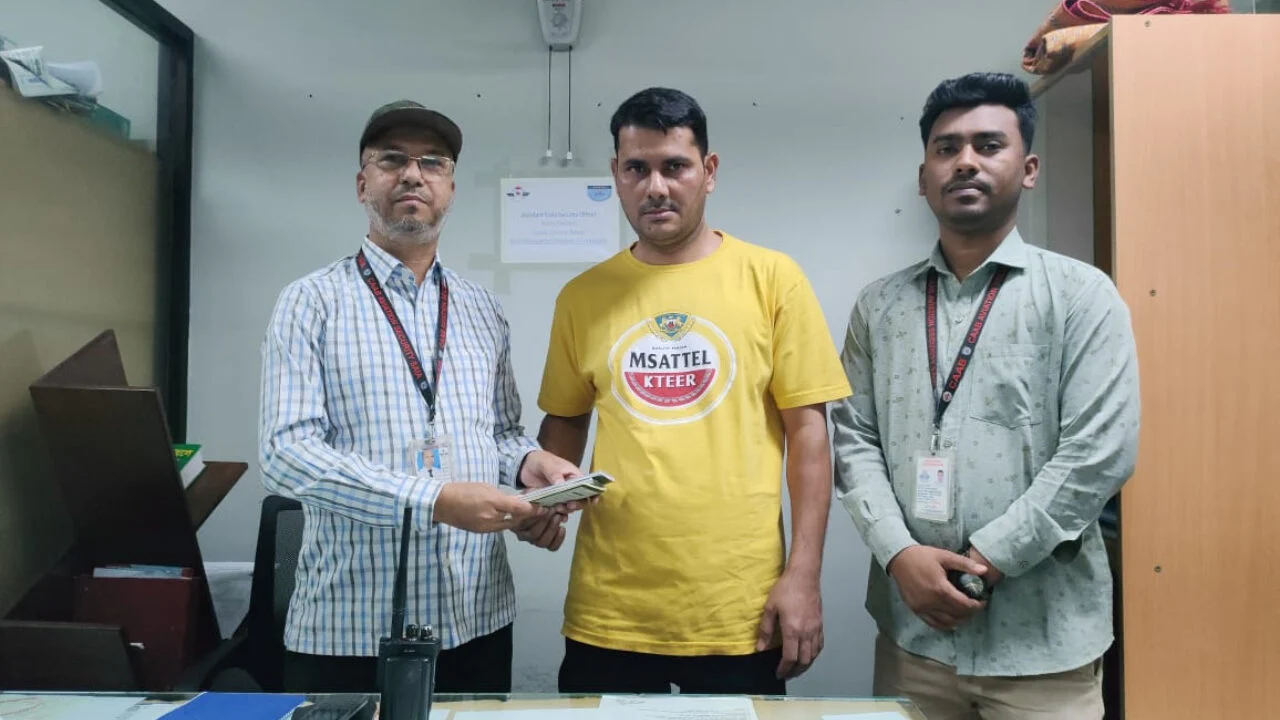 মায়ের জানাজায় তাড়াহুড়ায় পাসপোর্ট হারালেন দুবাই প্রবাসী!