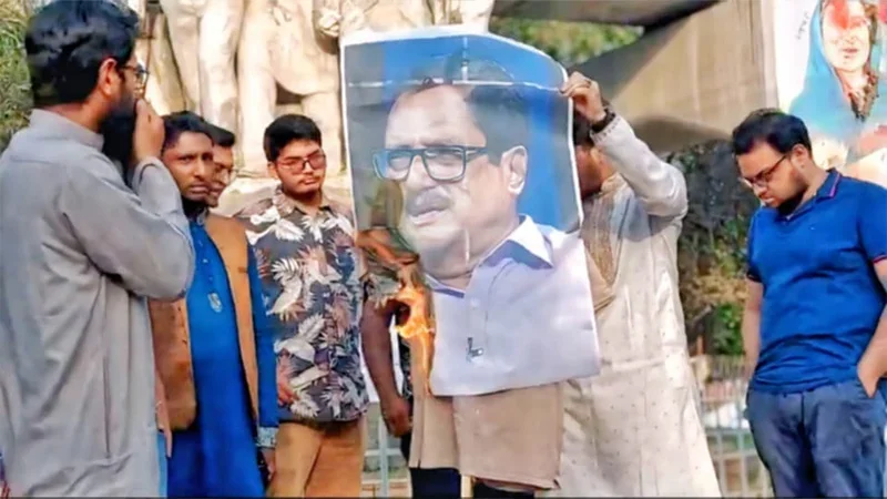 এবার ছাত্রদের ‘রাজাকারের ছেলে’ বললেন বিএনপি নেতা