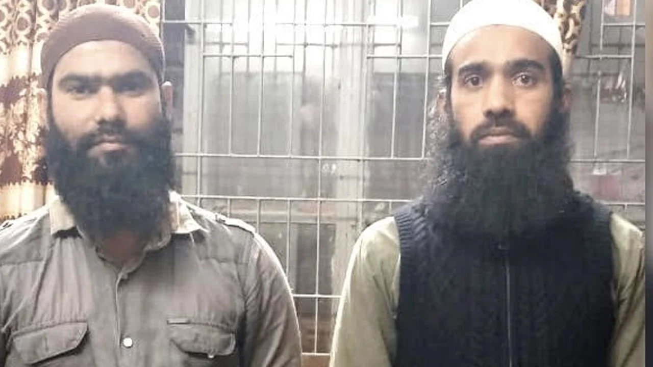 র্যাব পরিচয়ে প্রবাসীকে ক্রসফায়ারের হুমকি, গ্রেপ্তার ২ চাঁদাবাজ