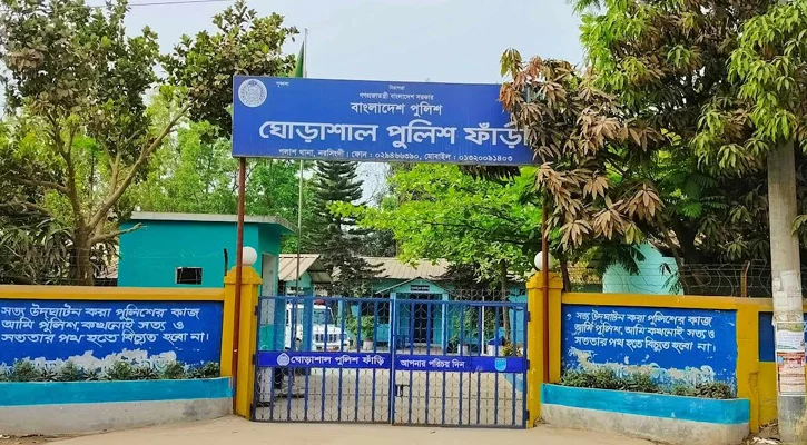 Police at ghorashal outpost01