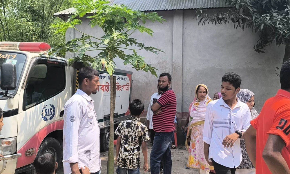 Son leaves expatriate father's body at home, goes to exam hall