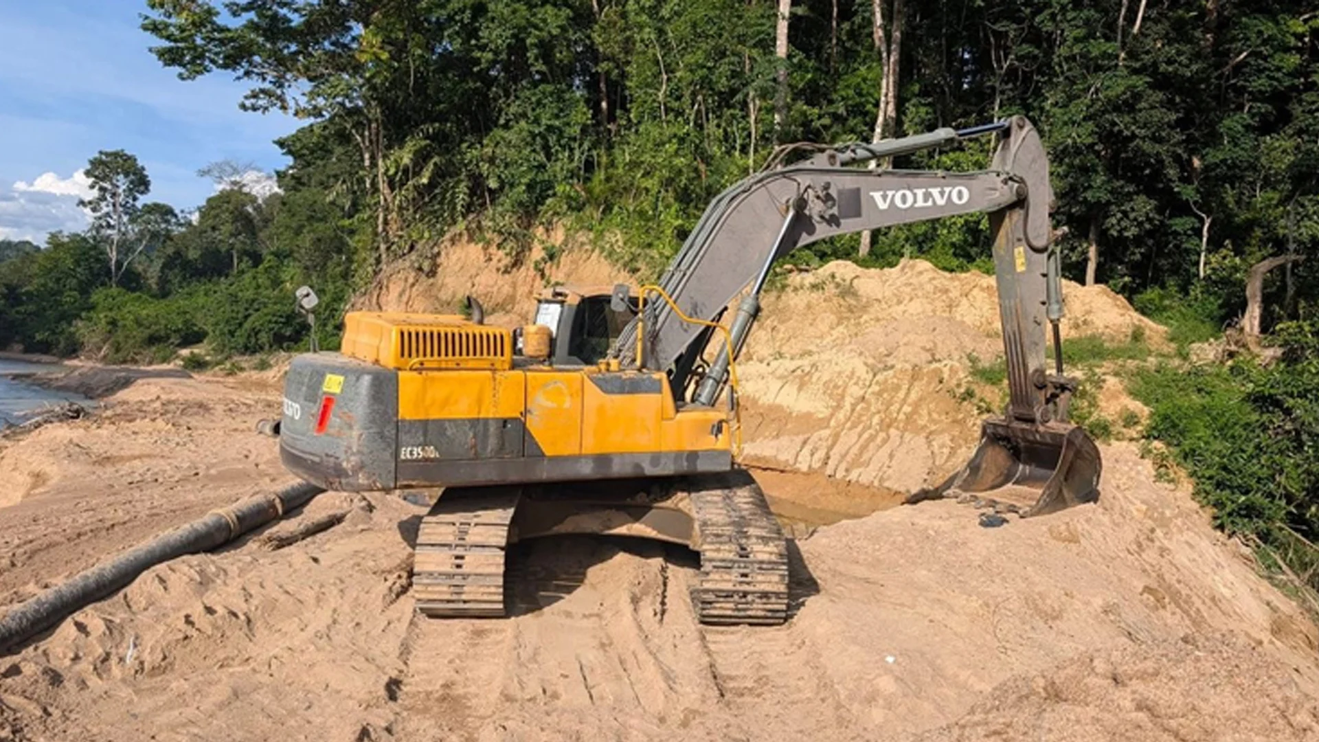 6 arrested in malaysia for illegal sand mining, including bangladeshi