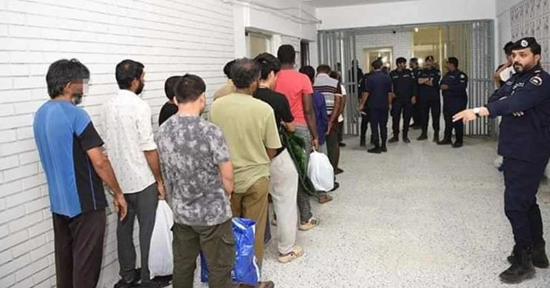 Kuwait deports 2,700 expatriates in one month