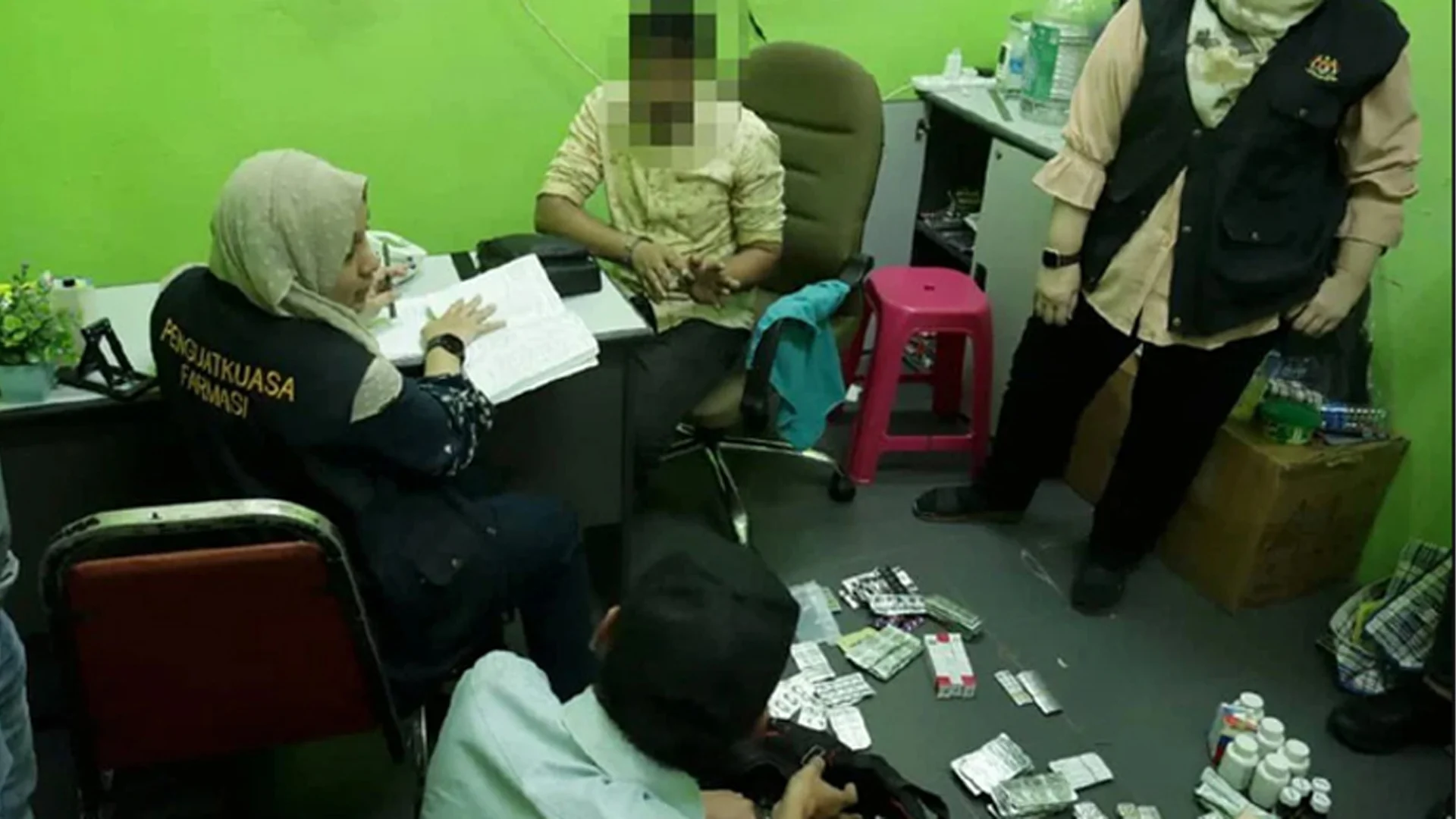 10 fake bangladeshi doctors arrested for working abroad on work visas