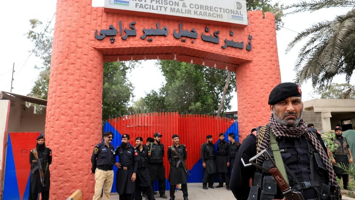 More than 200 prisoners escaped from prison during the earthquake