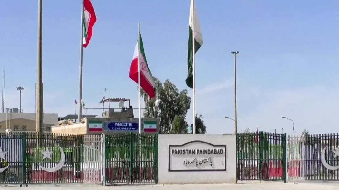 Pakistan closes border with iran