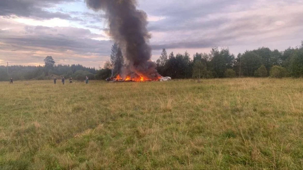 Plane crash in russia, 4 dead