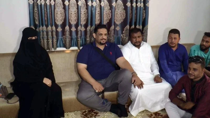 Saudi courier comes to bangladesh with wife out of friendship