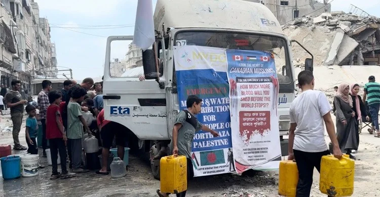Bangladeshi youth stand by the war torn people of gaza
