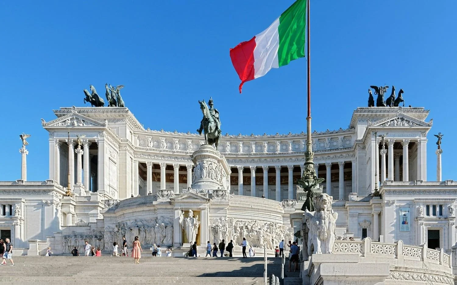 Italy to issue nearly 500,000 new work visas this year