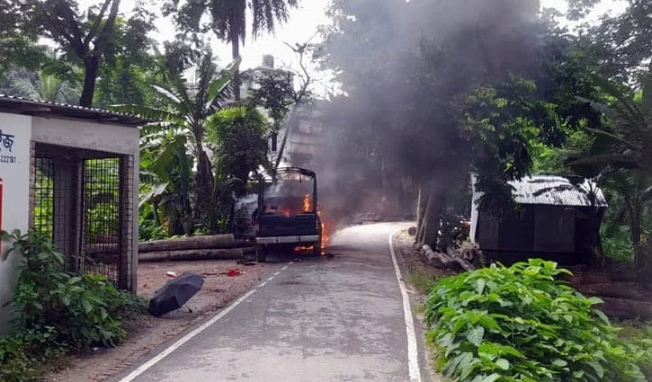 Police vehicle catches fire in gopalganj