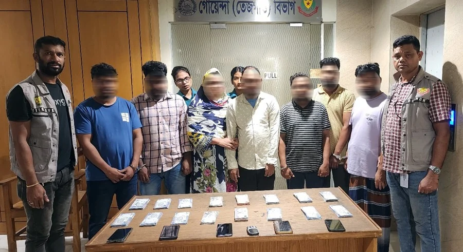 Seven arrested with huge amount of stolen saudi riyals