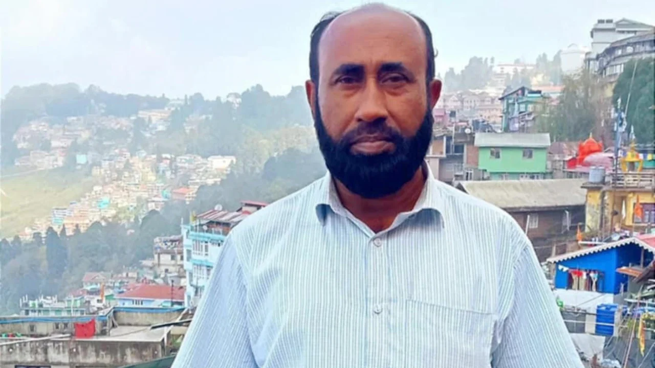 আড়াইহাজারের ভূমিখেকো আ. লীগ নেতা বারেক গ্রেপ্তার