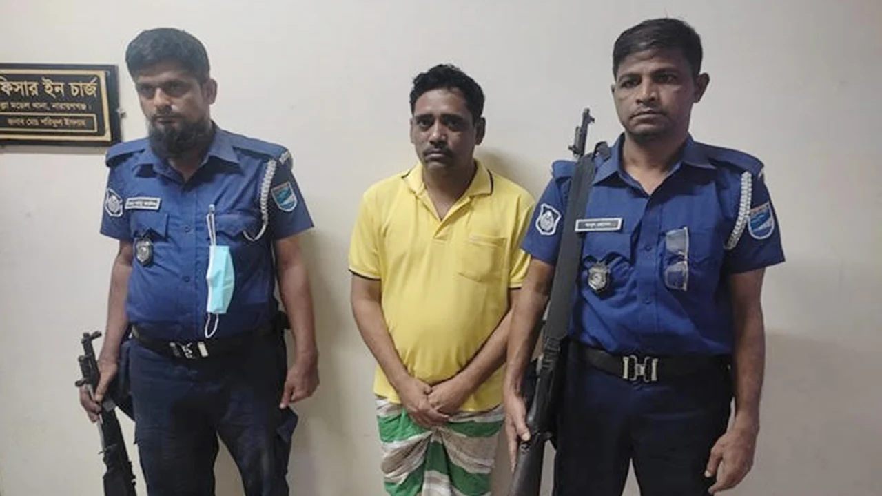 ডিবি হারুনের ‘ক্যাশিয়ার’ মোকাররম গ্রেপ্তার