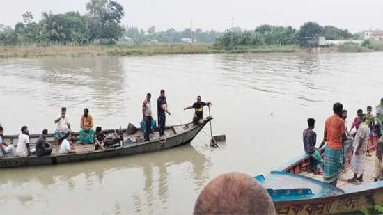 পুলিশ দেখে খালে ঝাঁপ দিলেন ধর্ষণ মামলার আসামি