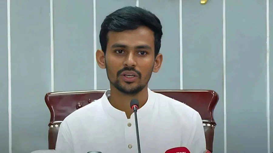 প্রথম মাসের বেতন ত্রাণ তহবিলে দিলেন আসিফ মাহমুদ