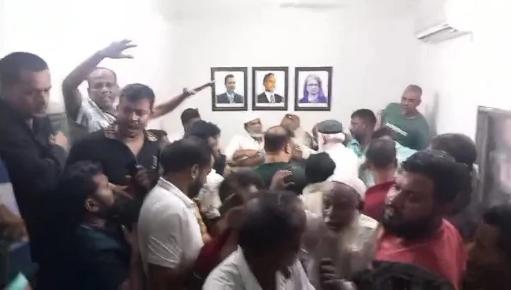 বাজার কমিটির দ্বন্দে বিএনপি নেতার শরীর ঝলসে দিলেন আরেক নেতা