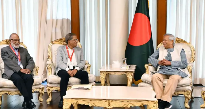 বিএনপির দাবি নির্বাচনী রোডম্যাপ, জামায়াত চায় আগে সংস্কার