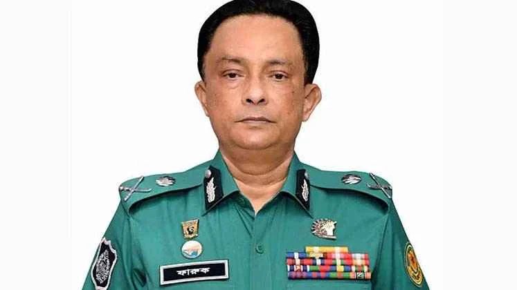 বিমানবন্দরে সাবেক ডিএমপি কমিশনার আটক