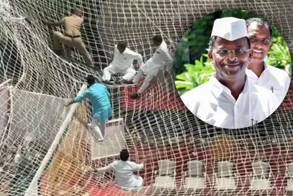 ভারতে সচিবালয়ের তিন তলা থেকে লাফ দিলেন স্পিকার ও ৩ এমপি!