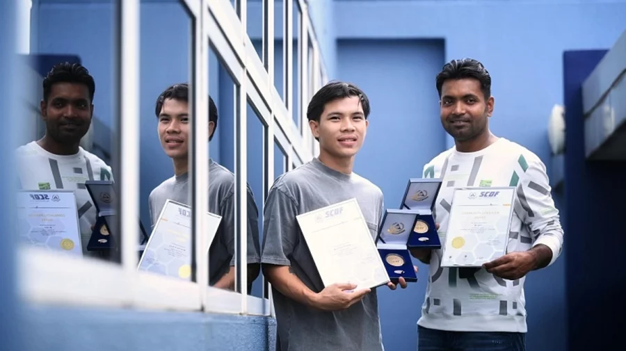 সিঙ্গাপুরে শিশুর প্রাণ বাঁচিয়ে অ্যাওয়ার্ড পেলেন বাংলাদেশি যুবক
