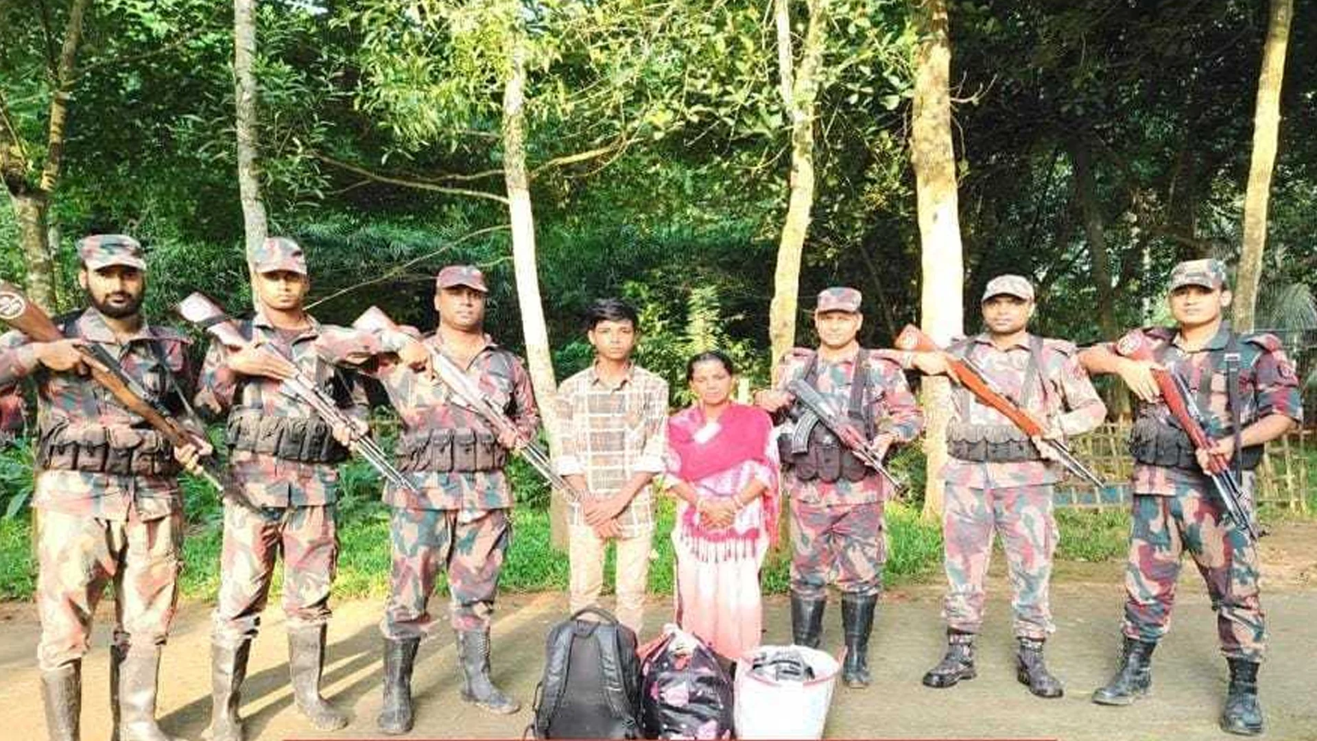 সীমান্তে ২ ভারতীয় নাগরিক আটক