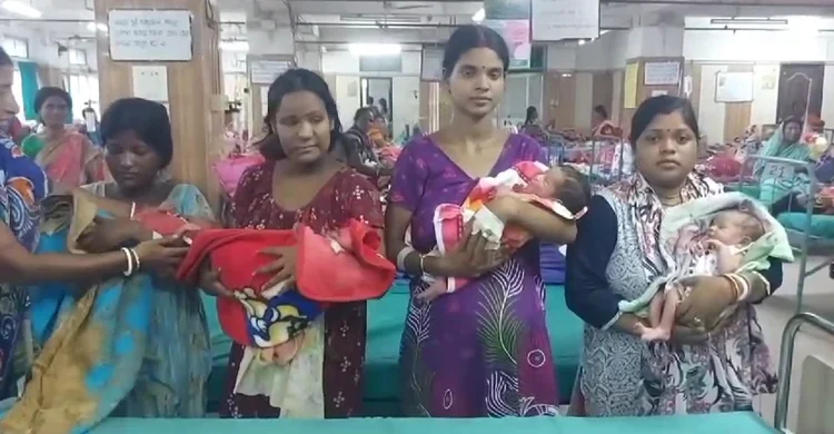 ২৪ ঘণ্টায় এক হাসপাতালে যমজ ১৮ শিশুর জন্ম