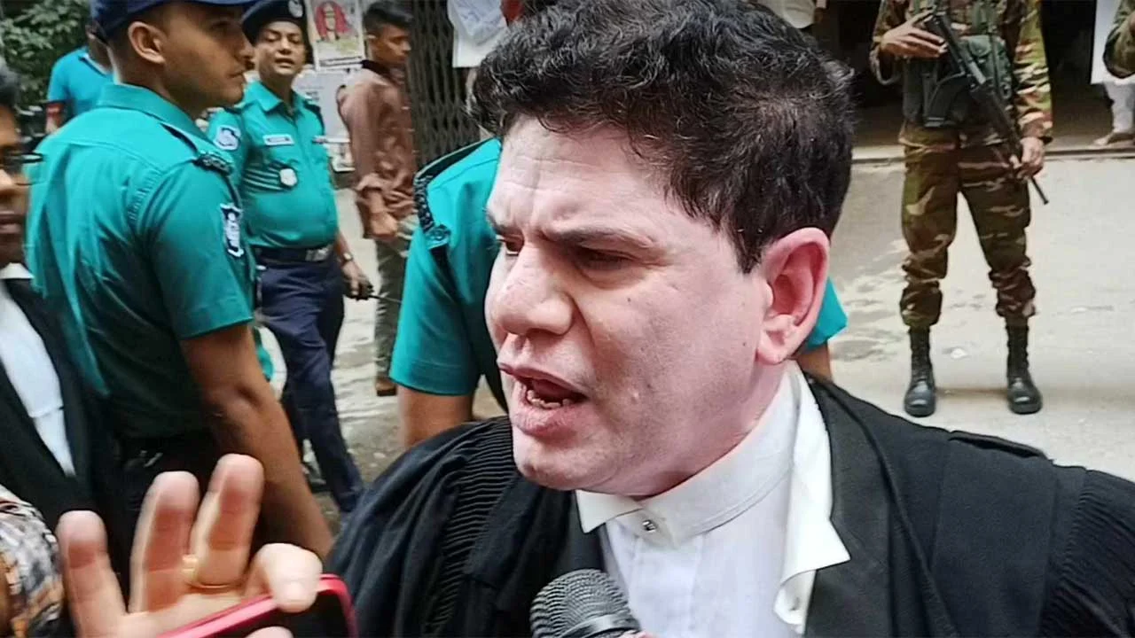আদালতে আমুর আইনজীবীকে পিটুনি
