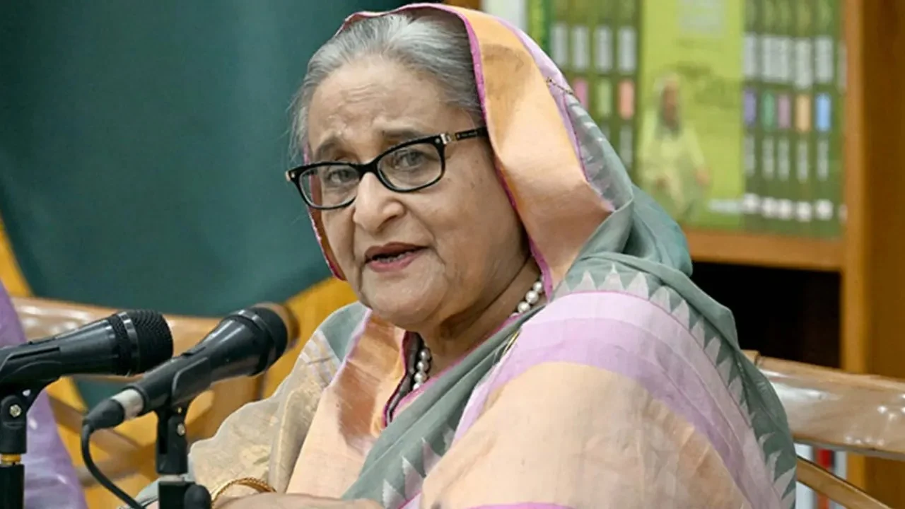 শেখ হাসিনাসহ পলাতকদের ফেরাতে রেড নোটিশ জারি করছে সরকার