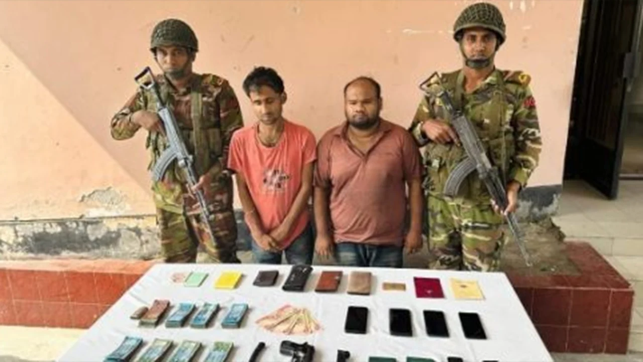 সেনাবাহিনীর অভিযানে থানা থেকে লুট হওয়া অস্ত্রসহ আটক ২